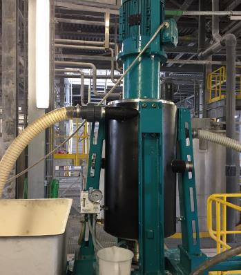 During the CIP process the rotor is cleaned from top to bottom in a few second and the solids flow to the central outlet for reuse or waste disposal.