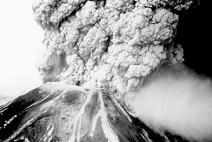 Figure 10-5 Eruption of Mount Saint Helens on May 18, 1980.
