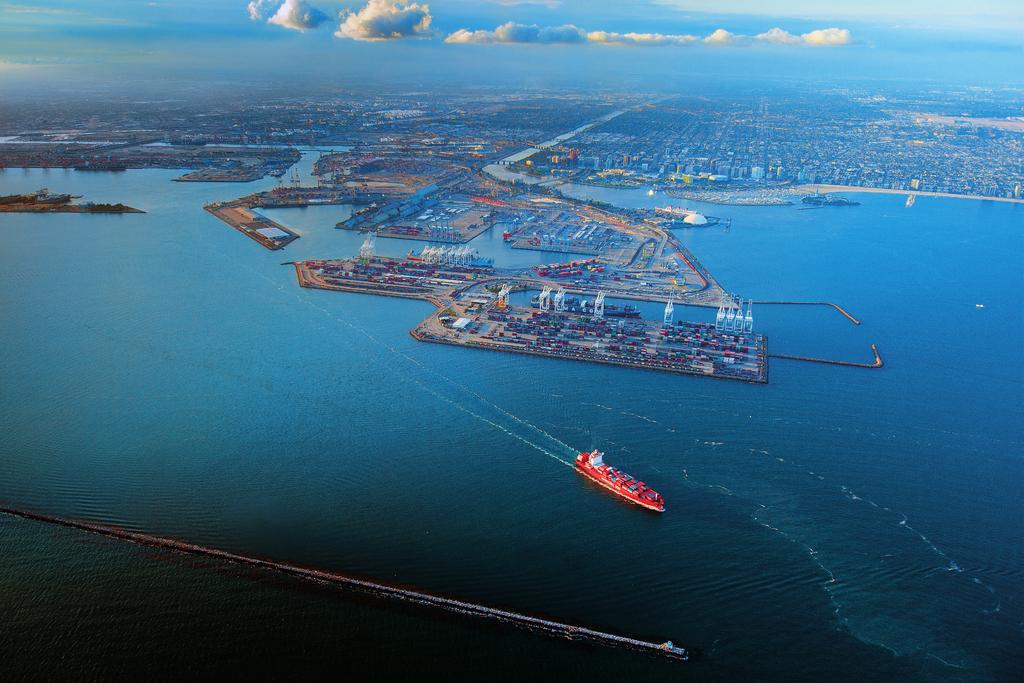 1 Communication Challenges and Opportunities The Port of Long Beach is the premier U.S.