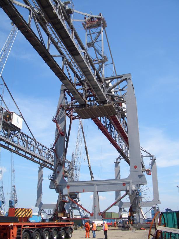 Ship-to-shore crane at C. Steinweg in Rotterdam. The cranes have been fitted with laser distance sensors to prevent collision. Source: C. Steinweg Handelsveem B.V.
