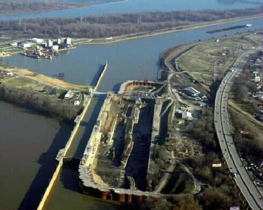 2004 Two-week closure severed navigation on Ohio River at