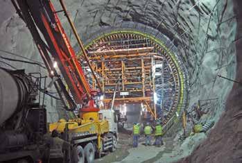 shape tunnel vaults. Concrete can be poured externally with the carriage moving either manually or hydraulically. Efficient and productive.