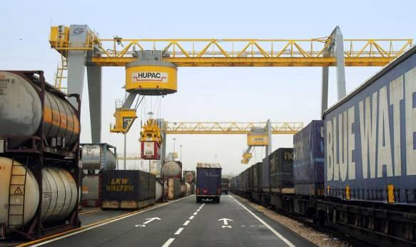 operation Transhipment of containers from road to rail and