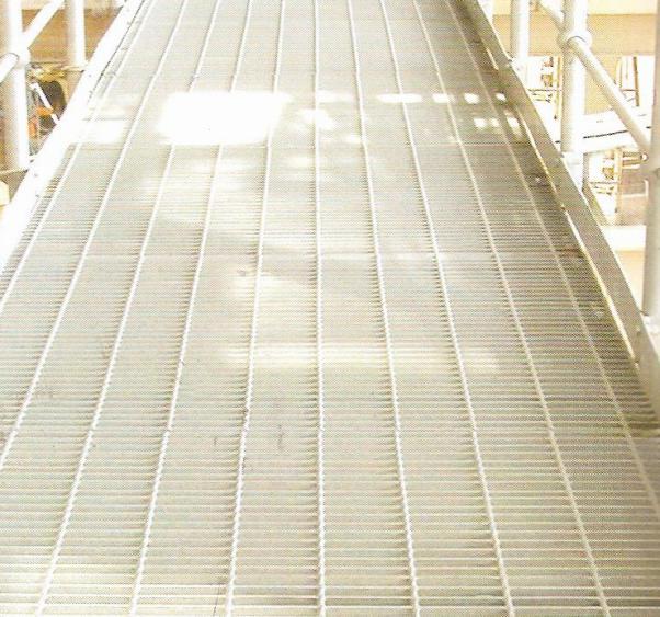 Our gratings are used in a wide variety of application: Steel grating is the workhorse of the industrial flooring market, finding applications in conveyor systems, operating plants, highways and