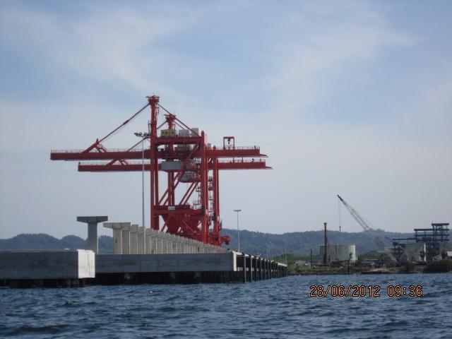 berths to accommodate vessels up to 10,000DWT Cargo handling equipment 2 high speed Kalmar bulk loader on the western