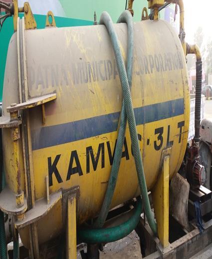 Figure 4: Government tanker belonging to PMC Despite the manual scavenging act 2013, manual scavengers operate in PMC (IPE, 2010). 3.