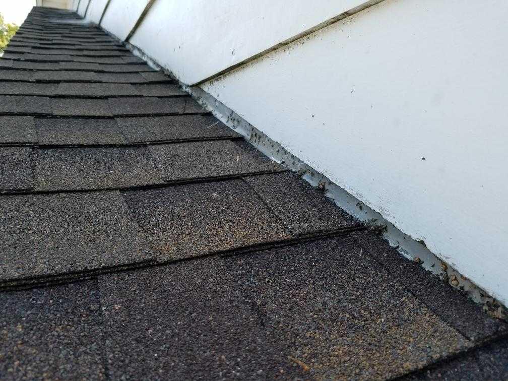27 of 51 Roof Roof Material: Asphalt Shingles Estimated Life Expectancy: 10+ years Method of Inspection: On roof Percent Inspected: 100% Maintenance Flashing: Galvanized : The