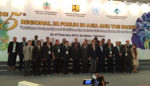 The 5th Regional 3R Forum in Asia and the Pacific Hosts : Ministry of the Environment of Japan,Ministries of Environment and Public Works of Indonesia, United Nations Centre for Regional Development