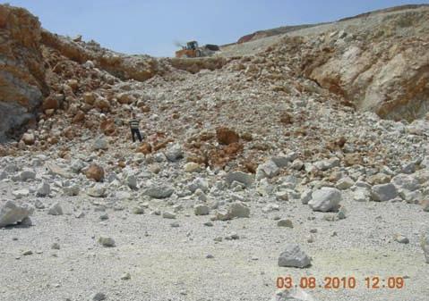 The rock piles from the Bastas cement factory limestone quarry blasting tests are shown in Figure 6 and Figure 7.