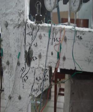 1 Cracking Pattern And Failure Mode Consistent with a strong column weak beam system, in all the precast specimens the column damage was minor.