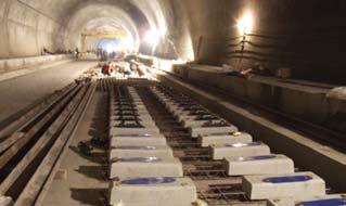 The twin-block sleepers complete with fastenings were laid onto the tunnel base slab and top slab base reinforcement. 4.