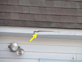 Entryway doors & Windows Exterior Areas Eaves & Facia Damaged fascia observed at right side of house Soffits Siding Condition Damaged fascia observed at right side of house Siding type: Wood