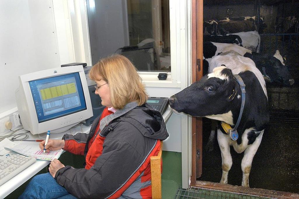Data Driven Dairy Decisions for Farmers Focus of 4D4F Developing a physical and virtual