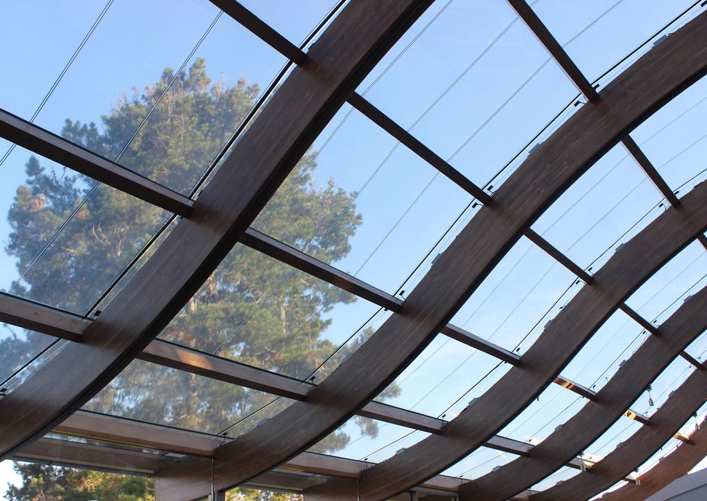 PHOTOVOLTAIC GLASS FOR BUILDINGS This glass presents identical structural properties to those of conventional glass used in construction.