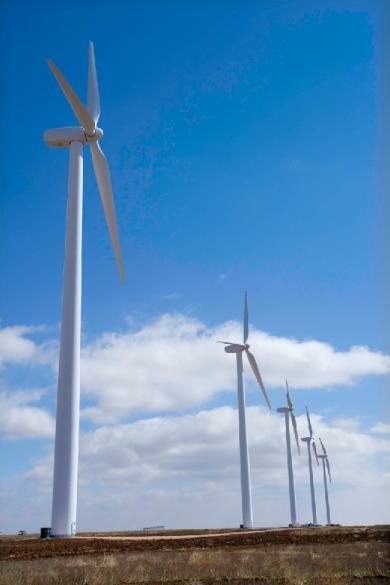 Success Story: Steelcase & New Growth Wind First corporate sponsorship of a commercial-scale wind farm RCE used existing relationships to bring Steelcase and John Deere together