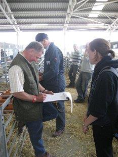 Methodology 286 Welsh beef and sheep farmers answered questionnaire Knowledge