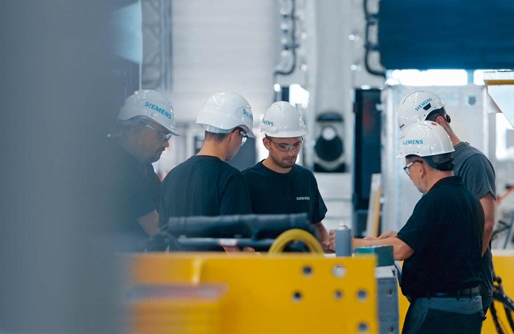 Qualified, committed, on-site competence close at hand With over 2,000 highly trained and experienced experts located in strategic hubs around the world, Siemens Field Service provides qualified and