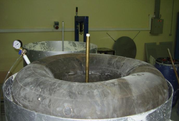 Figure 2. A large size inner tube used as an airbag placed in the tank to apply pressure 2.