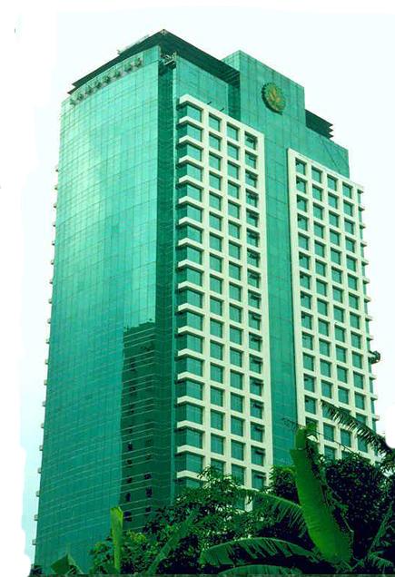 COMPANY PROFILE: LANDBANK Ownership 100% National Government Principal depository of the Philippine government Industry Ranking (as of 31 December 2012) 4 th largest bank in the Philippines Asset
