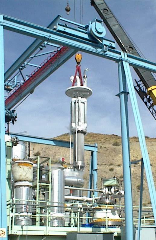 Cryogenic high-pressure LNG pumps pressurize