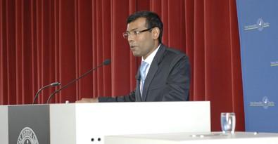 Climate Deniers are Obstructing the Momentum on Tackling Climate Change: President Nasheed (Source: President s Office Website) In a lecture at the Freie University of Berlin, President Mohamed
