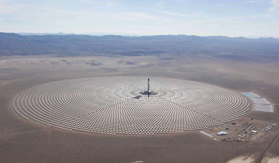THE CRESCENT DUNES SOLAR ENERGY PLANT Location: Tonopah, Nevada Technology: CSP with