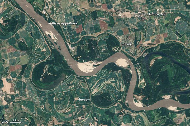 What a Difference a Year Makes on the Mississippi River The