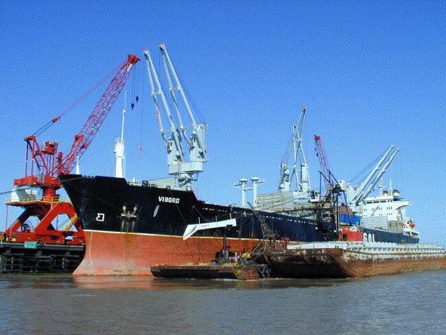 jurisdictions Receives 4,000 vessels and 55,000 barges annually Economic Considerations 118,206,753