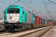 Containers are unloaded and transferred to the train (Sunday 01:00)