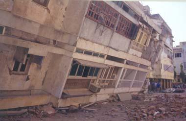 BEHAVIOUR OF BUILDING, BRIDGES, DAMS AND PORTS DURING BHUJ EARTHQUAKE OF JANUARY 26, 2001 Pankaj Agarwal, S.K. Thakkar and R.N. Dubey Summary A massive earthquake of magnitude (M L = 6.