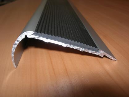 tiles or dense carpets. Indoors or outside the tread provides slip protection and covers damaged edges.