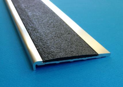 It is available with a 74mm wide SC-R solid carborundum or carborundum anti slip tape insert.