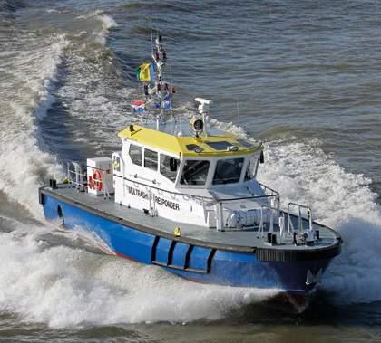 ) PASSENGERS up to 12 DECK SPACE 50 m 2 FAST CREW SUPPLIER 2610 DIMENSIONS 26 x 10 metres SPEED 25 knots (approx.