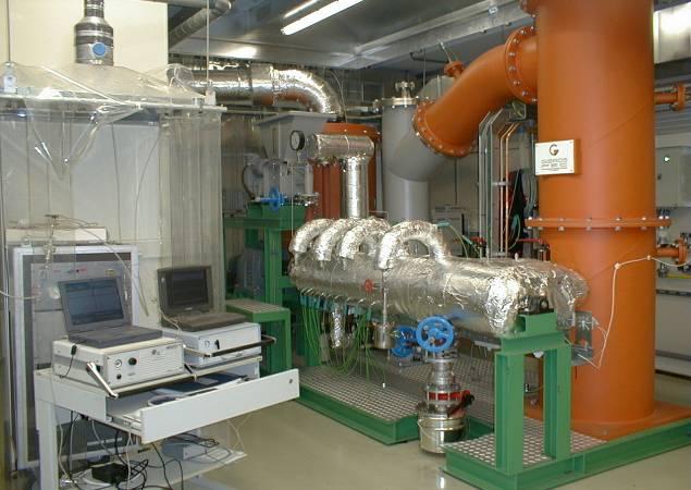 4 Solid Permanent Gas Organics Lipids Reaction Water 100% 5 kg/h Auger reactor (screw reactor) Permanent gases 75% 50% 25% mass composition energy