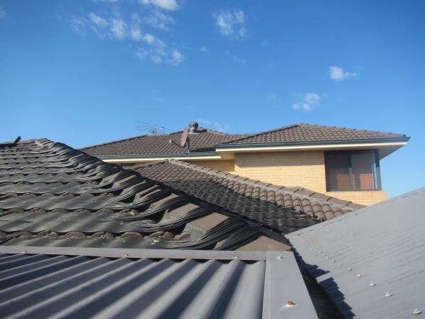 Mindarie ROOF EXTERIOR For safety reasons and possible damage, the roof is not walked on and is viewed from a 2 metre ladder where possible.