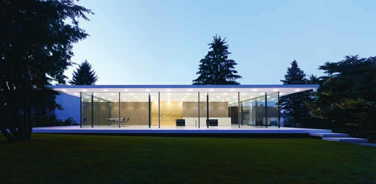 This unique fusion of materials in the façade construction of sliding windows was honoured with the AIT Award in 2013.