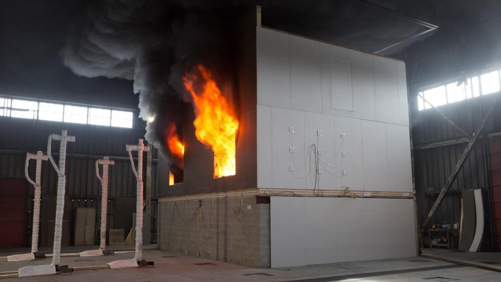 Fire Considerations Combustible Cladding and Components Of Exterior Walls and Curtain Walls APEGBC/BCBEC Seminar,