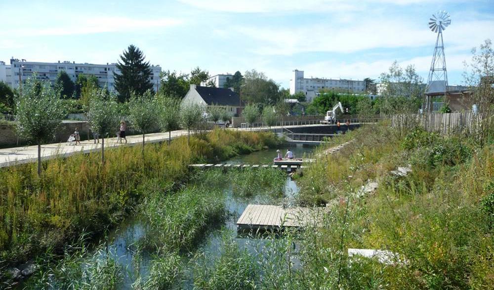 * URBAN GREEN CAN SLOW DOWN & REDUCE STORM WATER RUNOFF BY UP TO 8% urban wetland and permeable surfaces