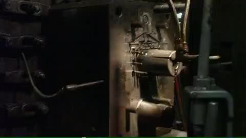 barrier on die Removes heat from areas After spraying: Blow off die