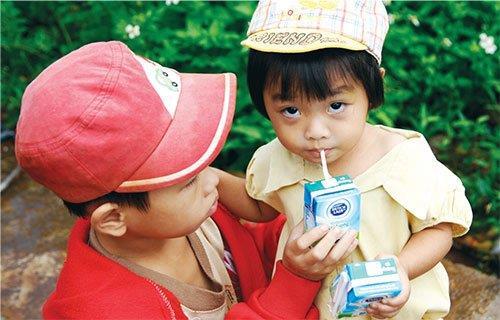 Working on childen s health in rural areas October 8, 2013 FrieslandCampina Vietnam's healthy journey Vietnam - Started in mid-2013, the journey of Two million milk boxes initiated by