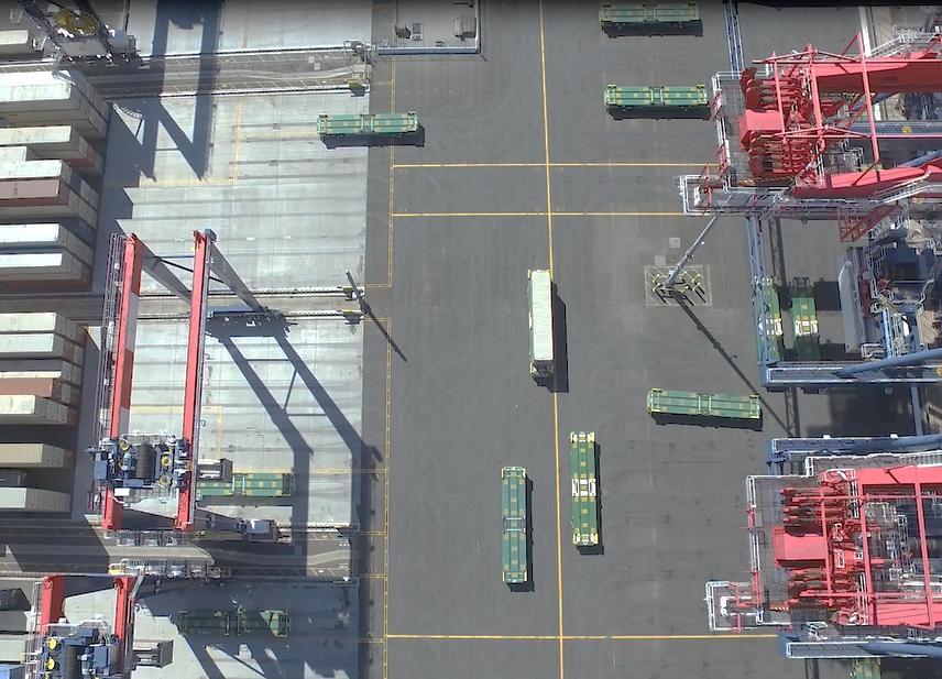 Real time communication within the entire terminal no time wasted Machine talks to machine Direct interfaces Stacking cranes vehicles STS