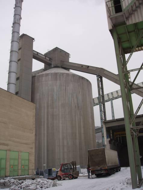 2. Appraisal of the technical condition of the steel structures of clinker silos The aim of the appraisal was to determine the cause of a few serious defects and to propose actions in order to assure