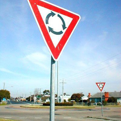 Alternative Intersections Roundabout Evaluation & Design PI: R. Benekohal Evaluate modern roundabouts in the US which may be effective in reducing the severity and injury crashes at intersections.