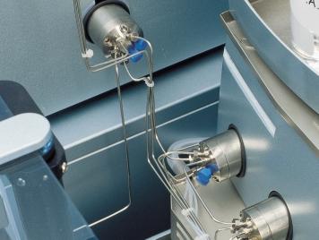 During processing, a large capacity Peltier cooling unit maintains internal conditions until the sample is injected.