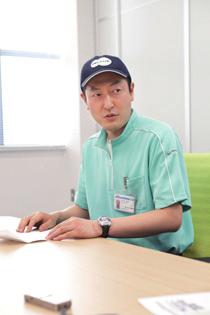 I will continue to work hard. Yoshihito Sanada (Group 2, Operations Department) I am cleaning packing boxes and checking for missing parts, etc.