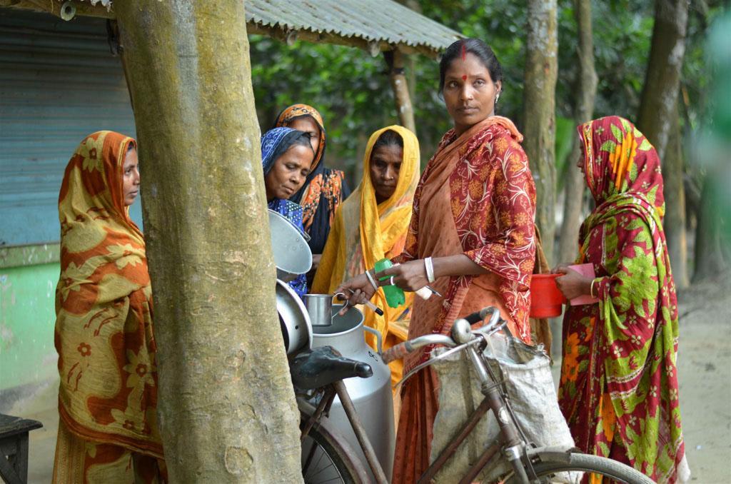 Where we re going next: Scaling up DFT to 33% of BRAC Dairy s supply chain by 2015 Considering more profitable livelihood alternatives for extremely poor rural women Detailing research