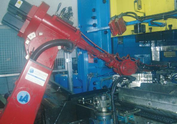 This automated workhandling system for hot-forging presses or fly presses has been entirely conceived and developed to satisfy the
