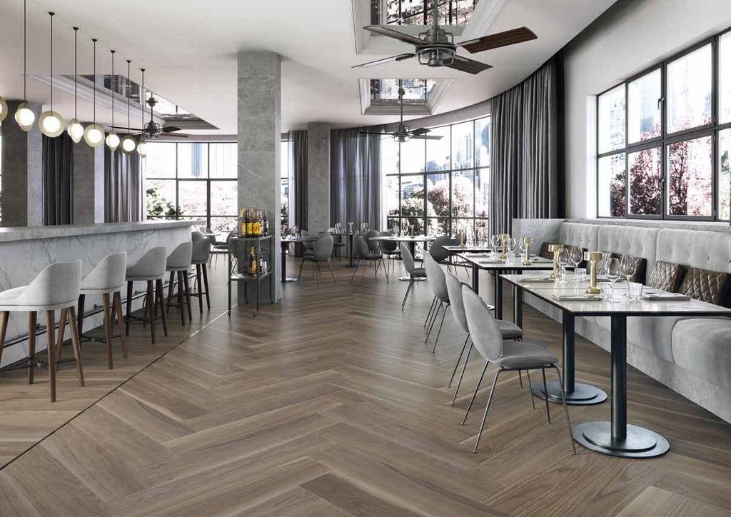 FREE AND DYNAMIC The herringbone pattern of installation exalts the natural elegance of wood effect ceramics.