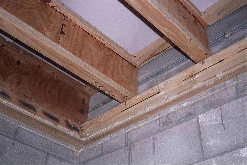 Floor ; One end of joists simply