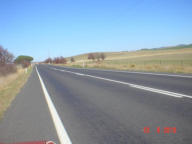 Braidwood Road 1. The route is a State Road MR79 (See Photo 1). 2. Standard traffic facilities for this rural road environment including centreline, edgeline and guideposts are provided. 3.